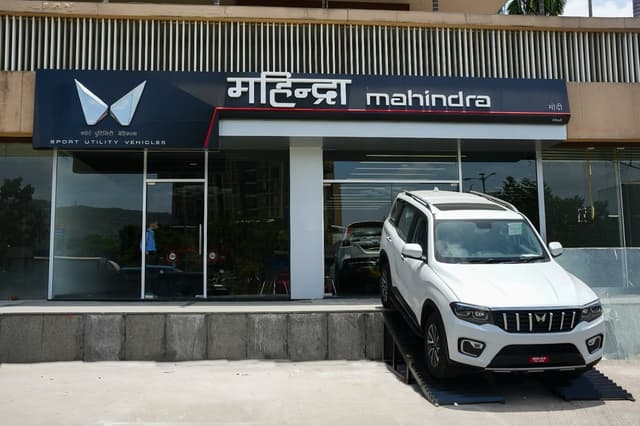 Arnav Mahindra - Airoli Showroom
