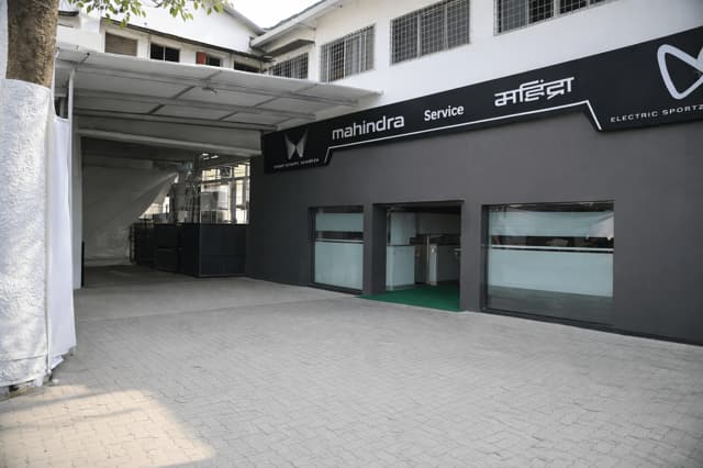 Arnav Mahindra - Sewri Service Center